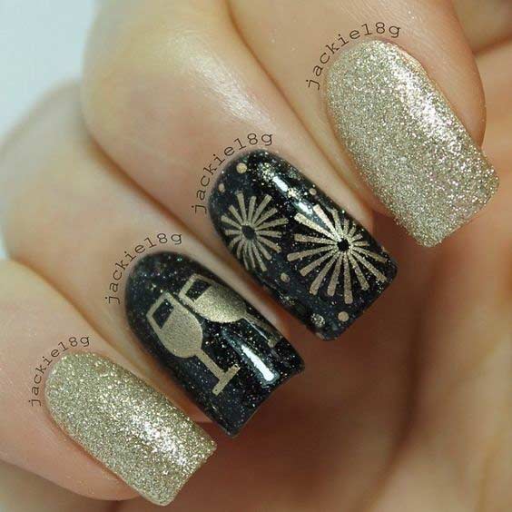काली and Gold New Year's Eve Nail Design