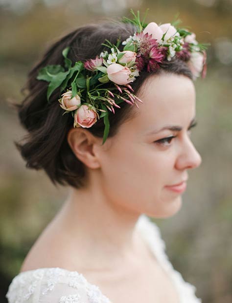 קצר Wedding Hairstyle with Flower Crown
