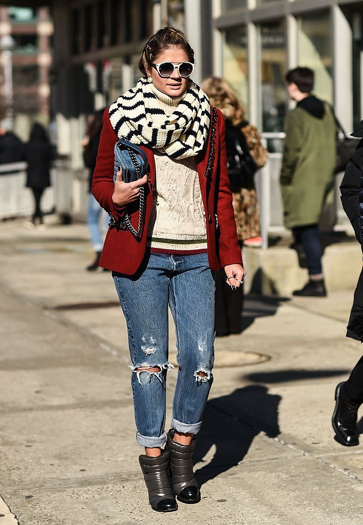 רְחוֹב style winter look with scarf and jeans