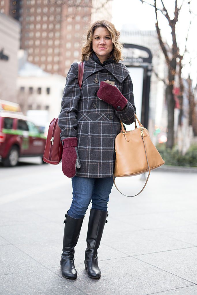 सड़क style plaid coat and jeans