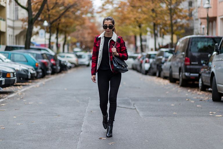प्लेड jacket and black jeans street style