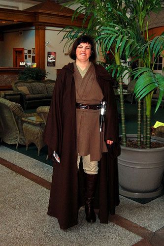 Kvinna in Jedi Costume