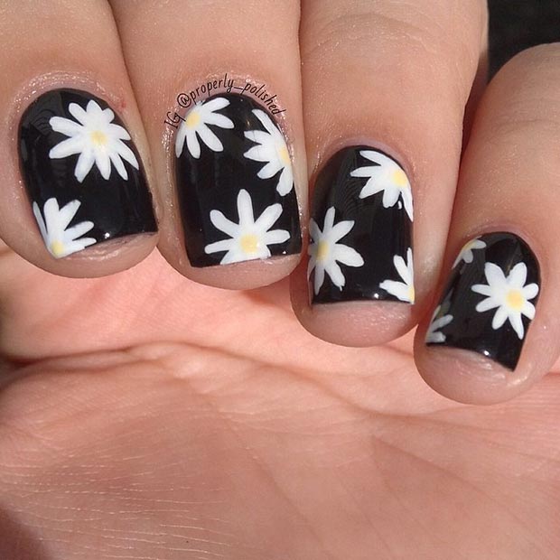 Črna and White Flower Design