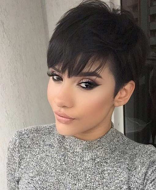 कम Layered Pixie Cut with Bangs