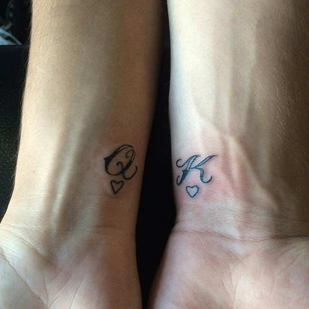 פָּשׁוּט King and Queen of Hearts Wrist Tattoos