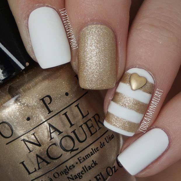 Lätt White and Gold Striped Nail Design
