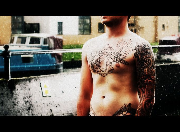 5 spoturi de tatuaje sexy pentru barbati