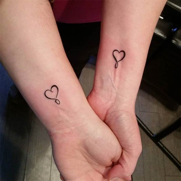Motsvarande Infinity Heart Tattoos