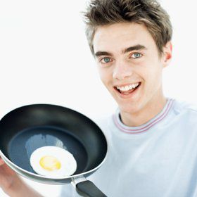 Теен with an egg