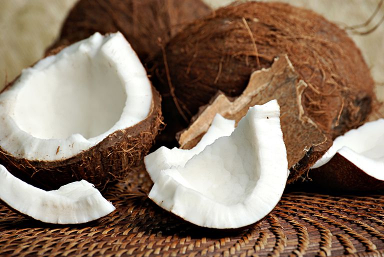 кокос oil has many beautifying benefits