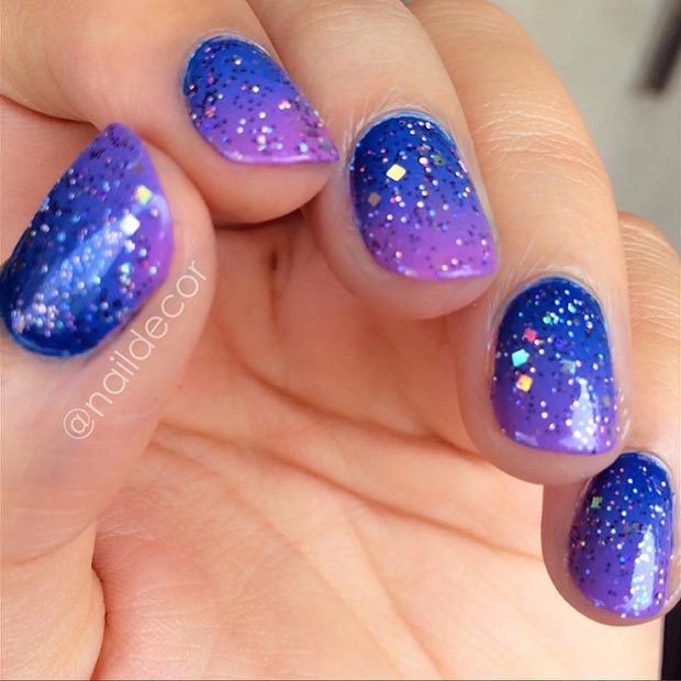 नीला Glitter Ombre Nails