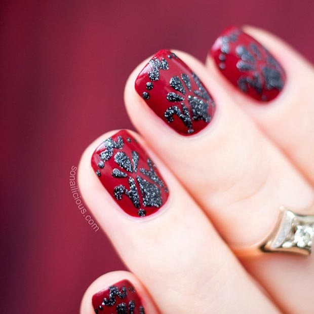 लाल and Black Baroque Nail Design