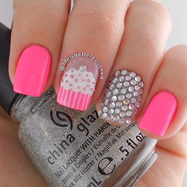 गुलाबी and Silver Cupcake Nail Design