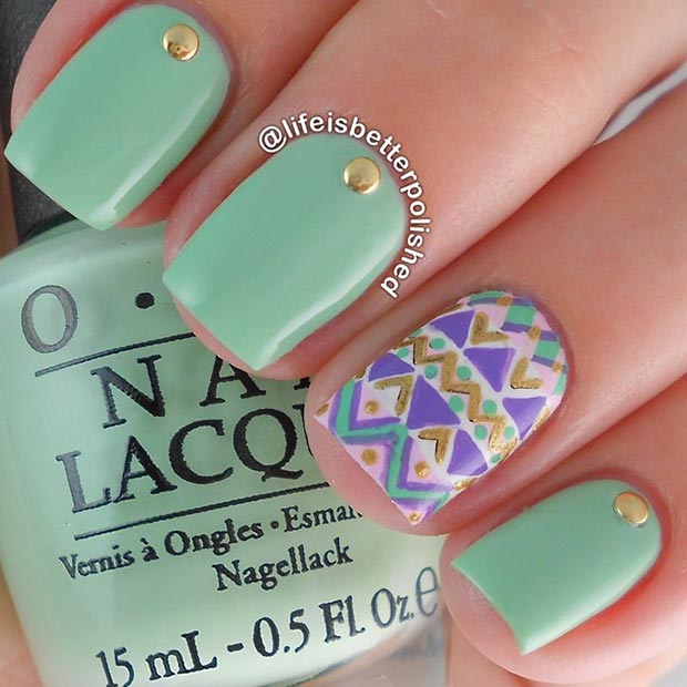 menta Nails with Gold Studs