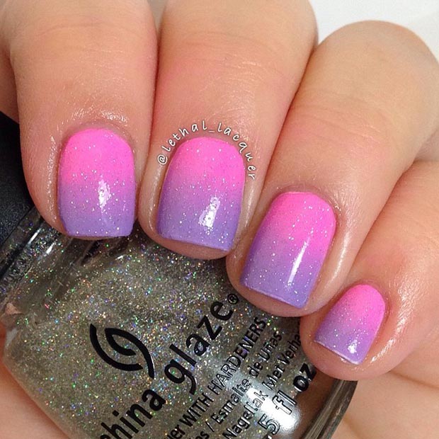 Vijolična and Pink Gradient Sparkly Nail Design