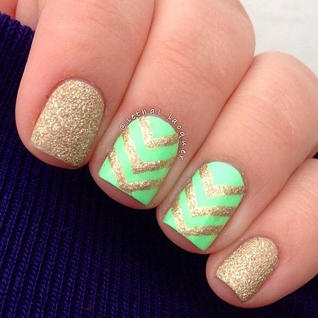 नीयन Green and Gold Nail Design