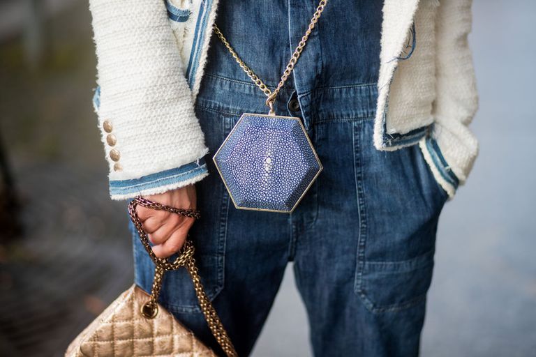 רְחוֹב style geometric chain purse