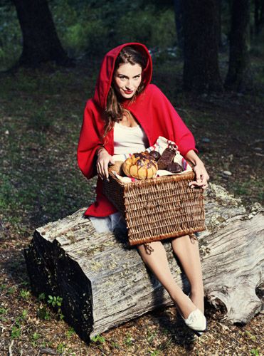 Kicsit Red Riding Hood Costume