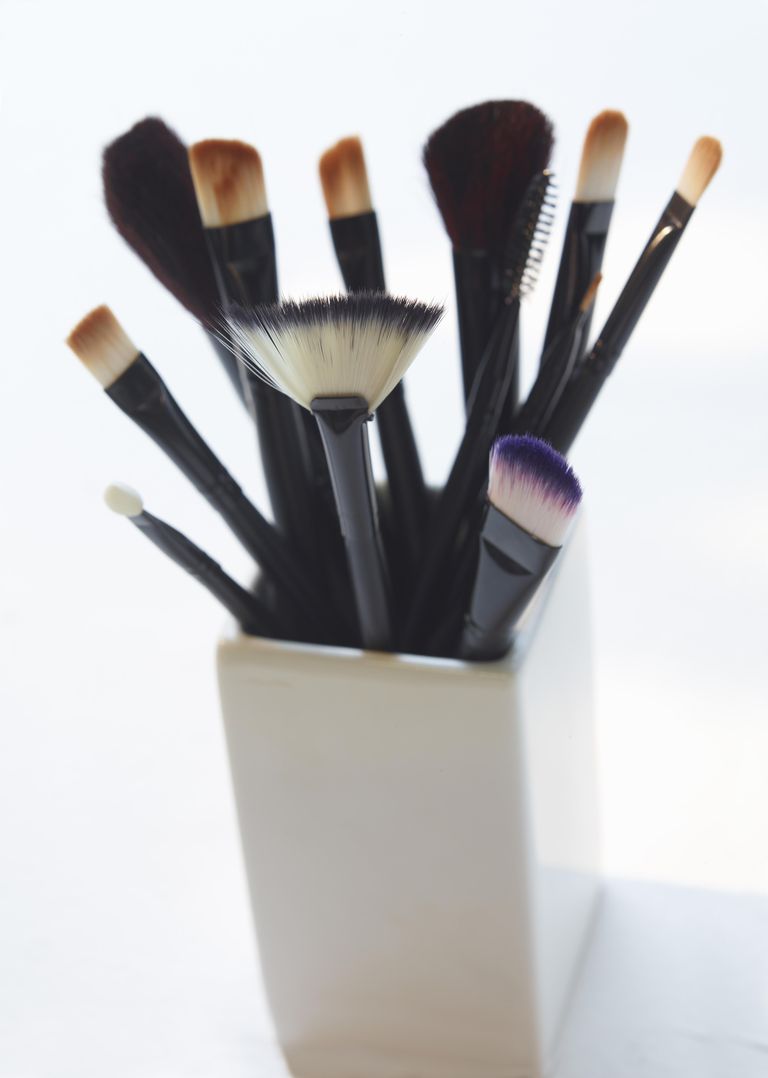 Vet du hur du rengör dina makeupborstar korrekt?
