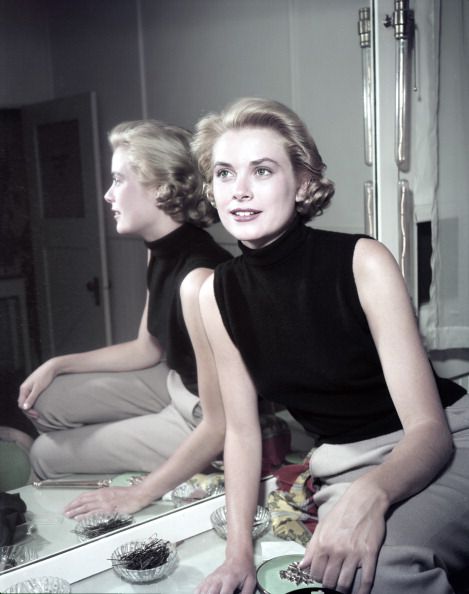 Grace-Kelly-Sleeveless-top-1954-Photo-by-Gene-Lester-Getty-Images.jpg