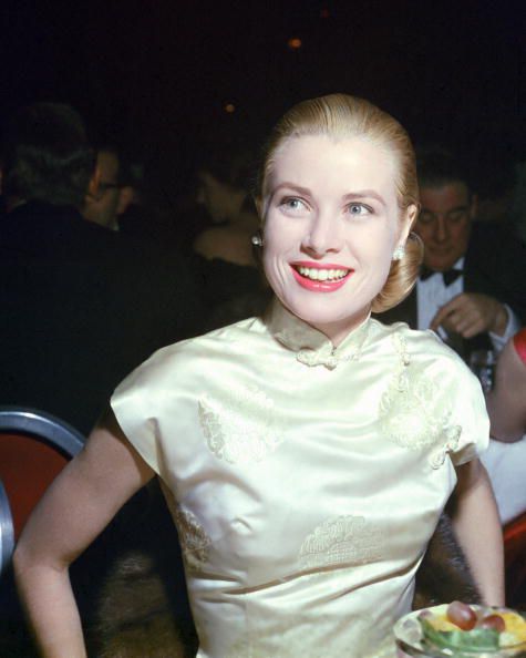 Grace-Kelly-Golden-Globe-Awards-1956-צילום-על-כסף-מסך-אוסף-Hulton-Archive-Getty-Images.jpg