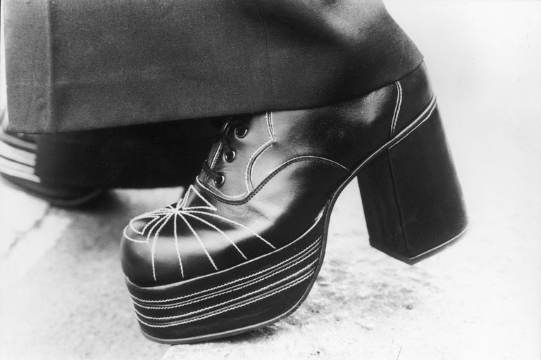 התקרבות photo of block heel oxford shoes with thick platform soles and contrast stitching.