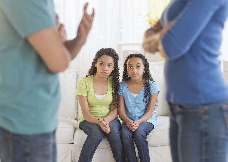 למצוא עזרה לילדים התמודדות עם גירושין