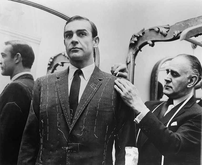 לְהַתְאִים Anthony Sinclair fitting Scottish actor Sean Connery for one of the suits he will wear in the film 'From Russia With Love', Mayfair, London, 1963.