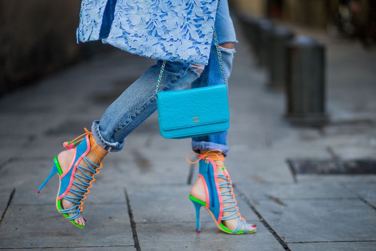 Colorat sandals and jeans street style