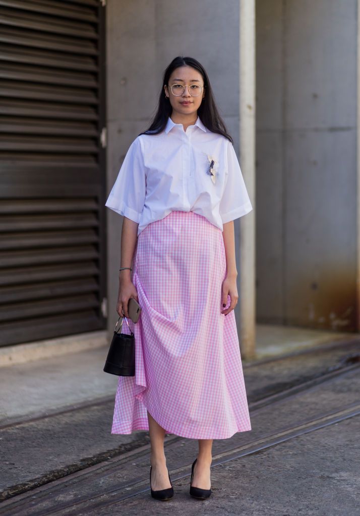 Što to wear to work in the summer - pink gingham print skirt