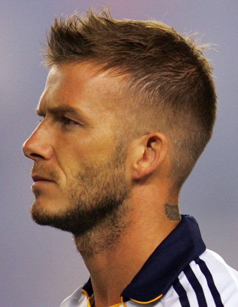 קצר hairstyle on a soccer player