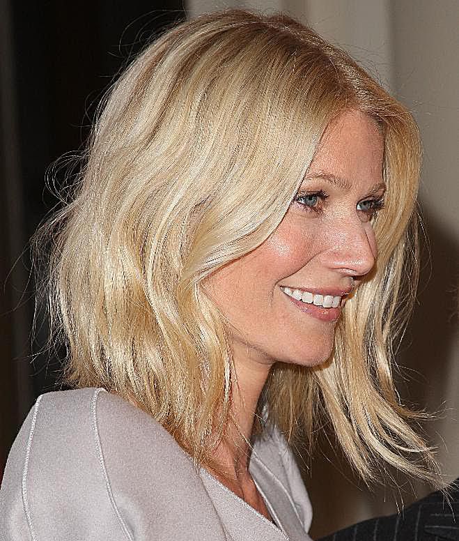 Actriţă Gwyneth Paltrow attends the Los Angeles premiere of 'Valentino: The Last Emperor' on April 1, 2009 in Los Angeles, California