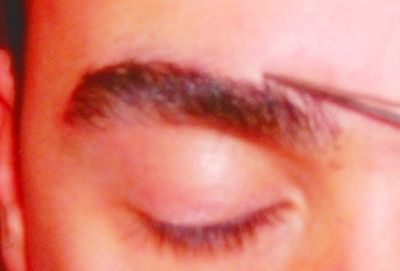 आकार देने your eyebrows, how to trim eyebrows, eyebrow shaping