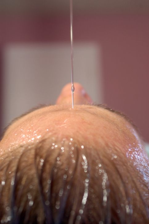 Kako uklonite statičnu struju iz kose?