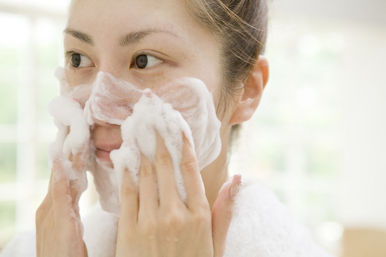 एक अच्छा चेहरा धोने के लिए आपको कितना खर्च करना चाहिए?