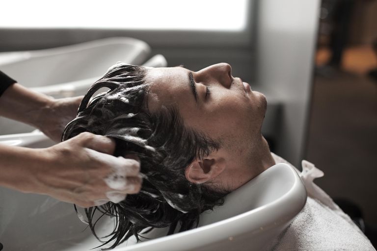Kako skrbeti za moške curly las