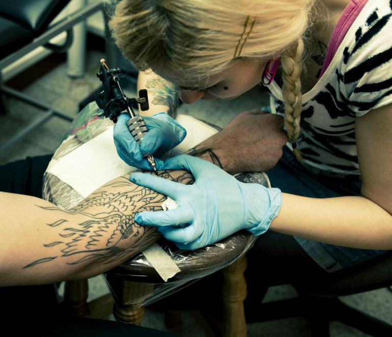 Hogyan hozzunk létre egy portfoliót találni egy tetováló tanoncot