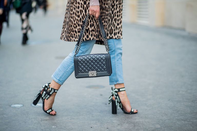 सड़क style leopard print coat, ankle jeans and high heel shoes
