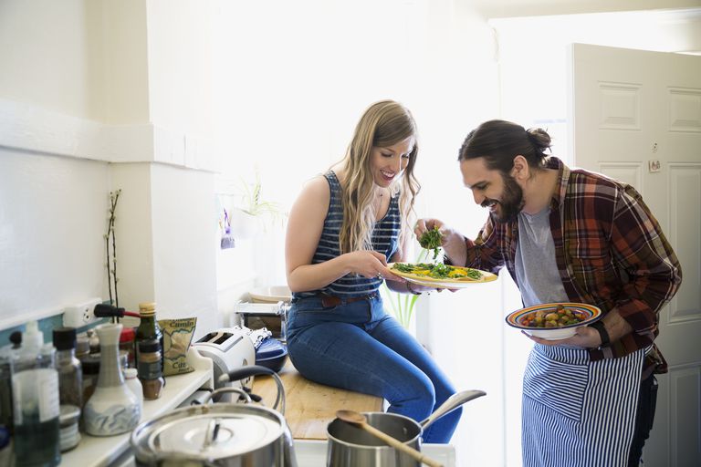 איך לטפל בבן זוג ששונא לבשל