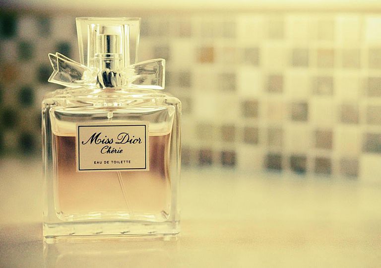 Hur man gör din parfym förra hela dagen