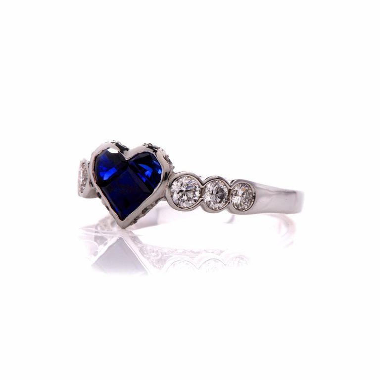 अदृश्य Set Sapphire and Diamond Ring