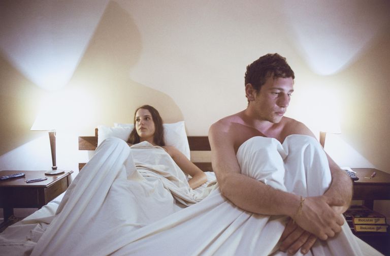 İktidarsızlık ve Erektil Disfonksiyon Evliliğinizi Zarar Görüyor mu?