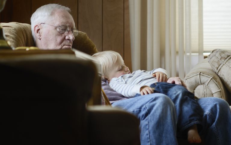לְהִמָנַע sleepy, overtired grandparents and grandchildren