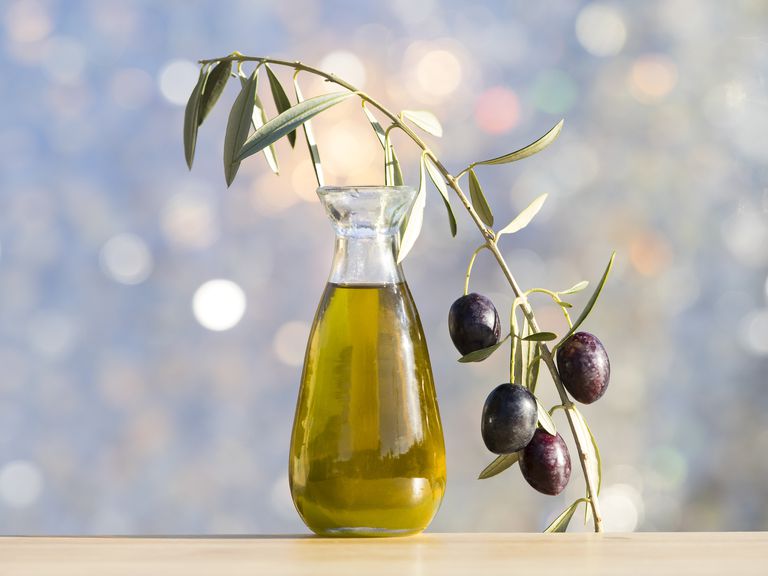 למד מדוע Olive עלה שמן זית הם גדולים עבור העור שלך