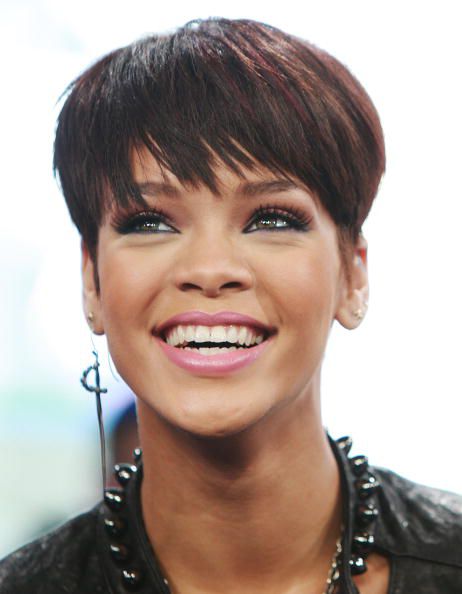 Rihanna with blunt hair