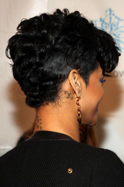 वापस view of Rihanna's hair