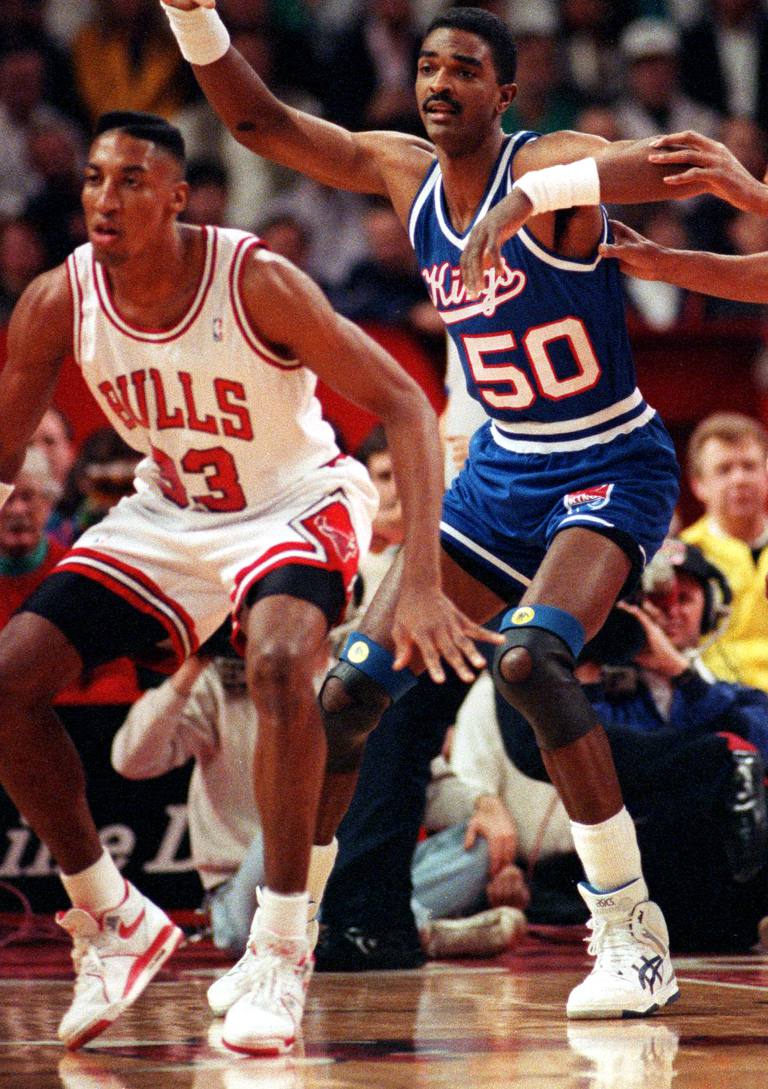 סקוטי Pippen wearing Nike Air Flight '89