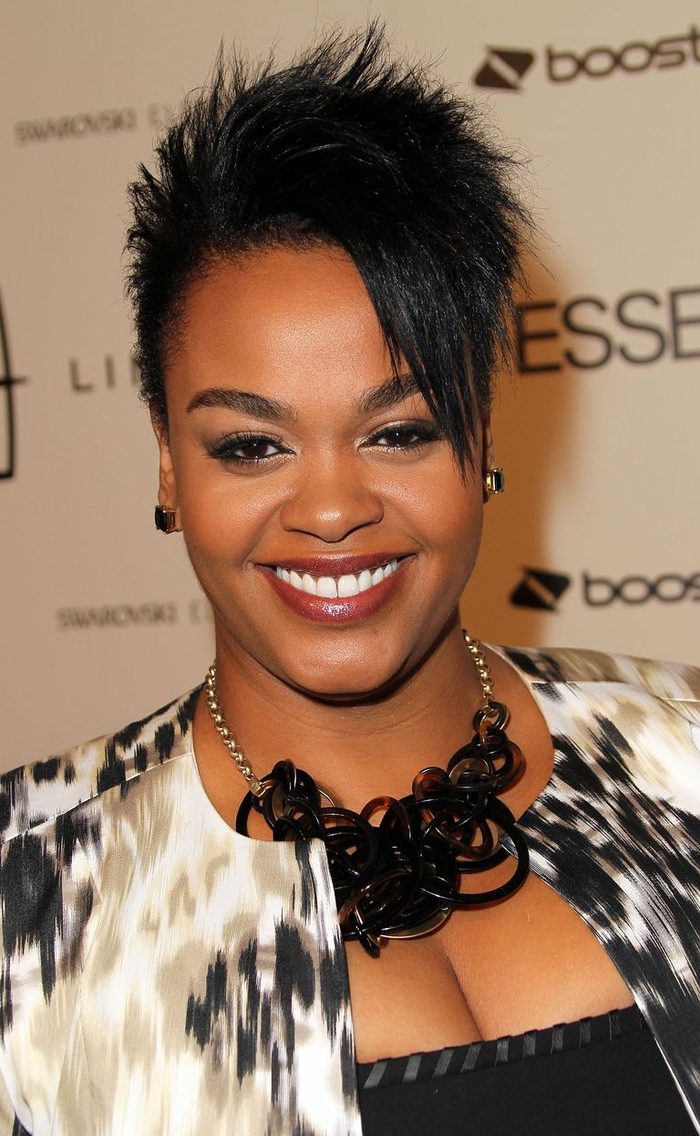 Jill Scott with short hairstyle