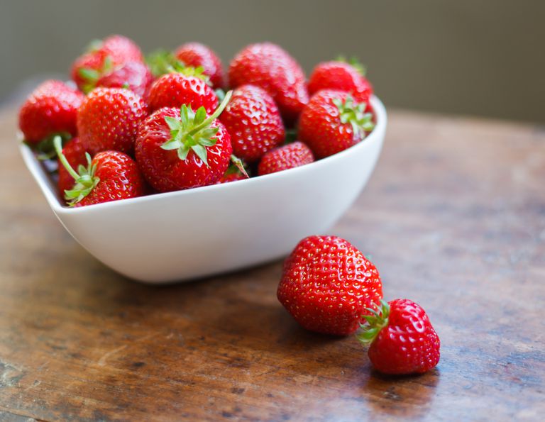 स्ट्रॉबेरी फेस मास्क व्यंजनों: एक प्राकृतिक exfoliant