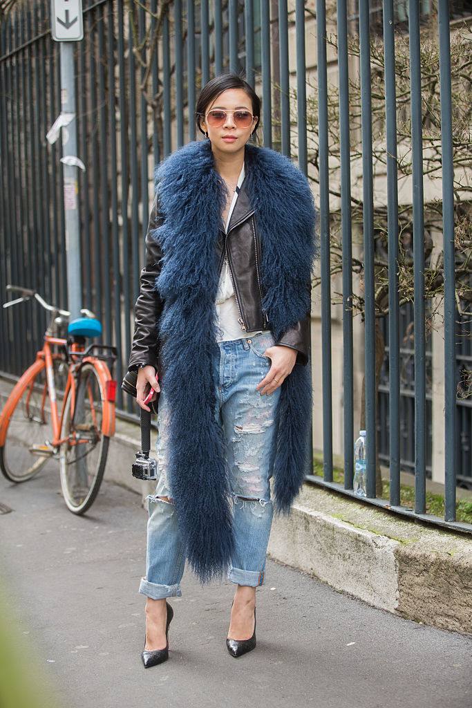 सड़क style jeans and leather jacket with faux fur scarf